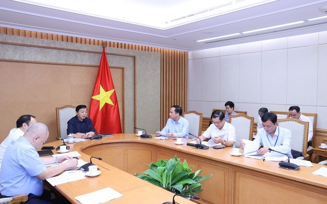 Phó Thủ tướng Trần Hồng Hà chủ trì cuộc họp. (Ảnh: VGP/MK)