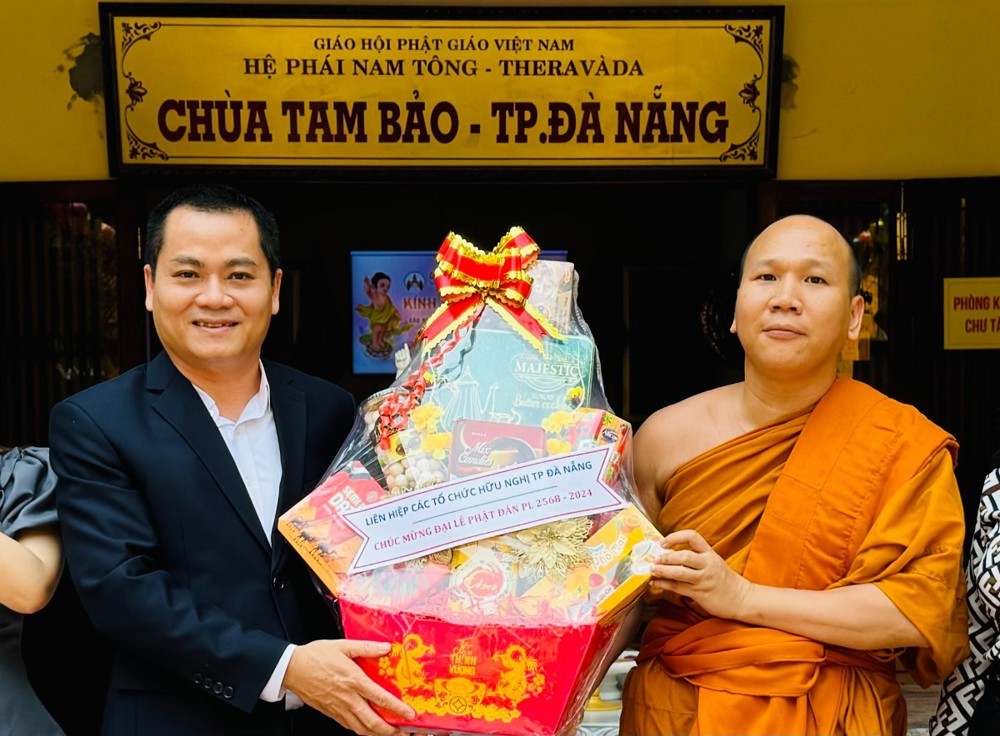 Ông Nguyễn Ngọc Bình, Chủ tịch Liên hiệp các tổ chức hữu nghị TP.Đà Nẵng chúc mừng Phật đản 2568