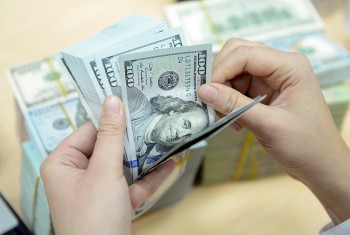 gia vang di ngang usd tang kich tran