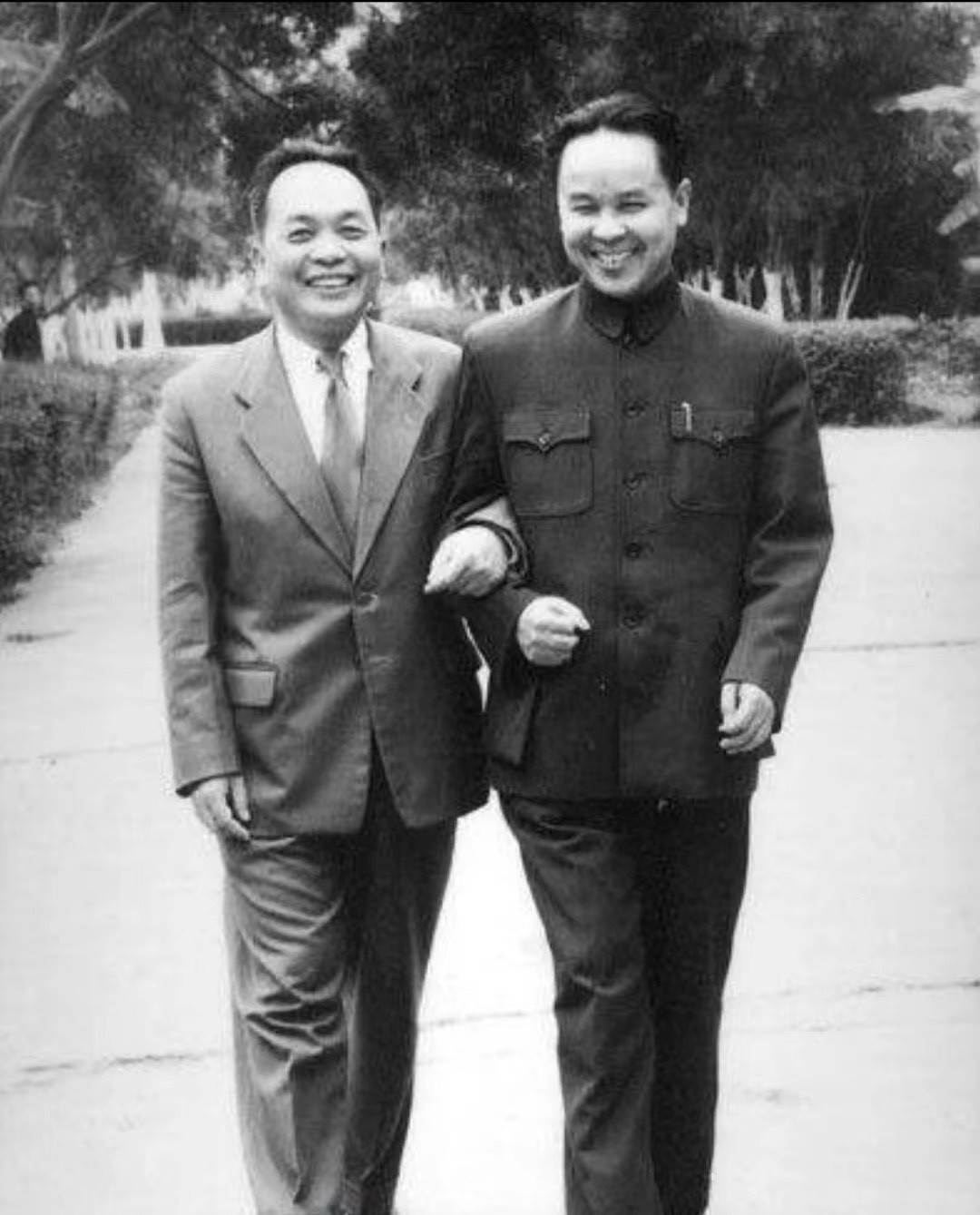 Đại tướng Võ Nguyên Giáp và Thượng tướng Vi Quốc Thanh những năm 1960.