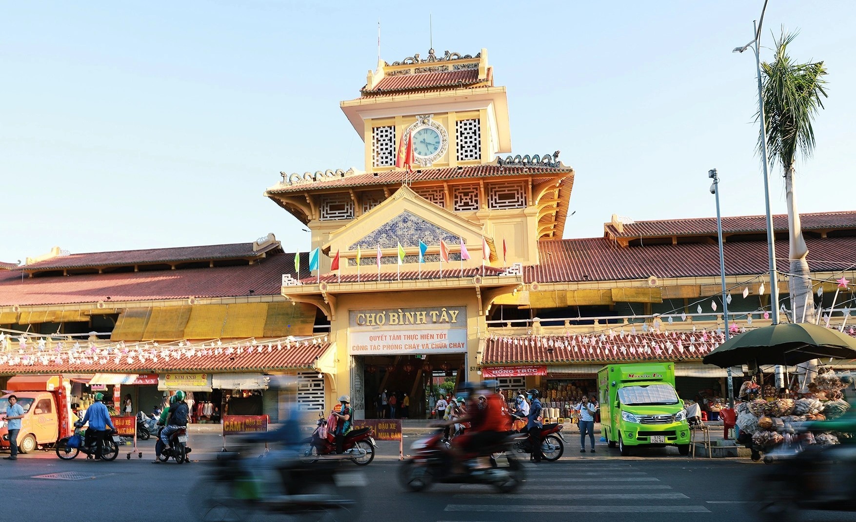 Chợ Bình Tây (hay còn gọi Chợ Lớn) được xem là trung tâm của cộng đồng người Việt gốc Hoa tại thành phố Hồ Chí Minh. (Ảnh: KT)