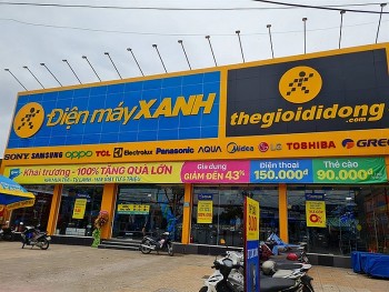 Doanh thu của Thế Giới Di Động và Điện Máy Xanh vọt tăng trong tháng đầu Hè