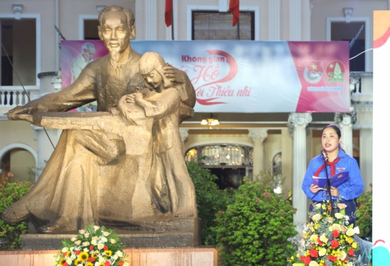 Chủ tịch Hội đồng Đội TPHCM Trịnh Thị Hiền Trân phát biểu khai mạc lễ hội - Ảnh: Nhà Thiếu nhi TPHCM