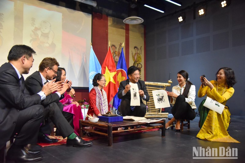 “Đêm Văn hóa Bắc Ninh   Kinh Bắc” đầy màu sắc tại Paris