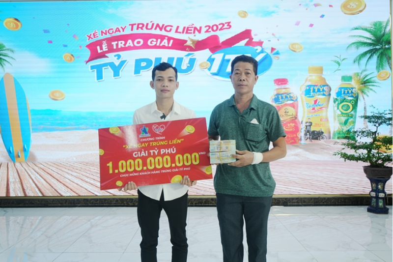 Anh Nguyễn Hoàng Em may mắn trúng giải 1 tỷ đồng năm 2023 sau khi uống nước tăng lực Number 1.