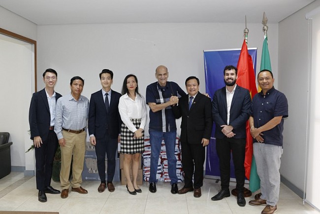Đại sứ quán Việt Nam tại Brazil quyên góp cứu trợ bang Rio Grande do Sul (Brazil)