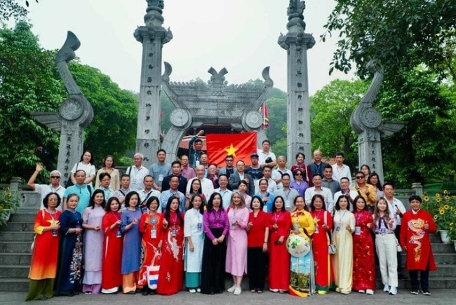 Mời kiều bào đăng kí dự Hội nghị người Việt Nam ở nước ngoài toàn thế giới lần thứ 4