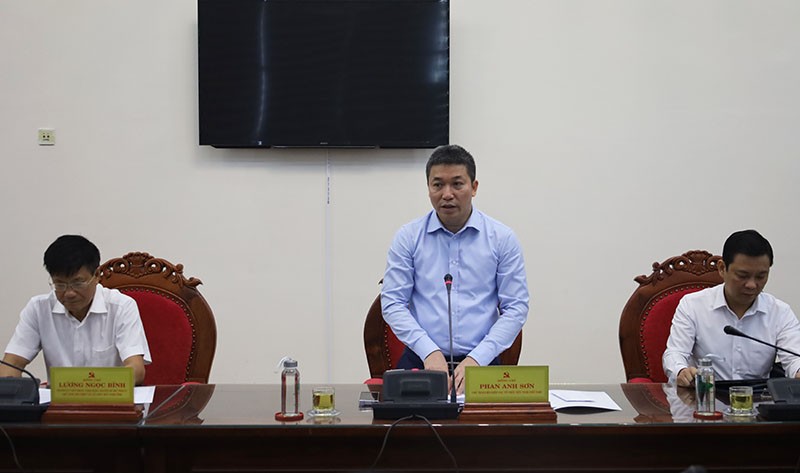 Đồng chí Chủ tịch Liên hiệp các tổ chức hữu nghị Việt Nam Phan Anh Sơn phát biểu tại buổi làm việc. 