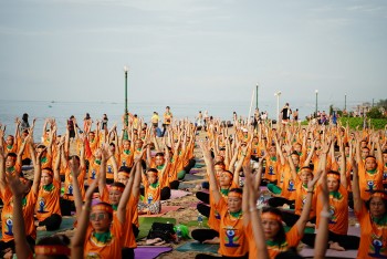 Thúc đẩy giao lưu văn hóa qua đồng diễn Yoga tại Bình Thuận
