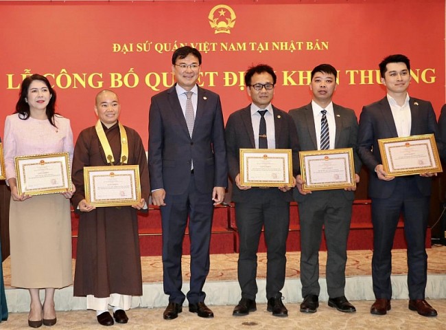 Khen thưởng tập thể, cá nhân có thành tích trong hoạt động cộng đồng tại Nhật Bản năm 2024