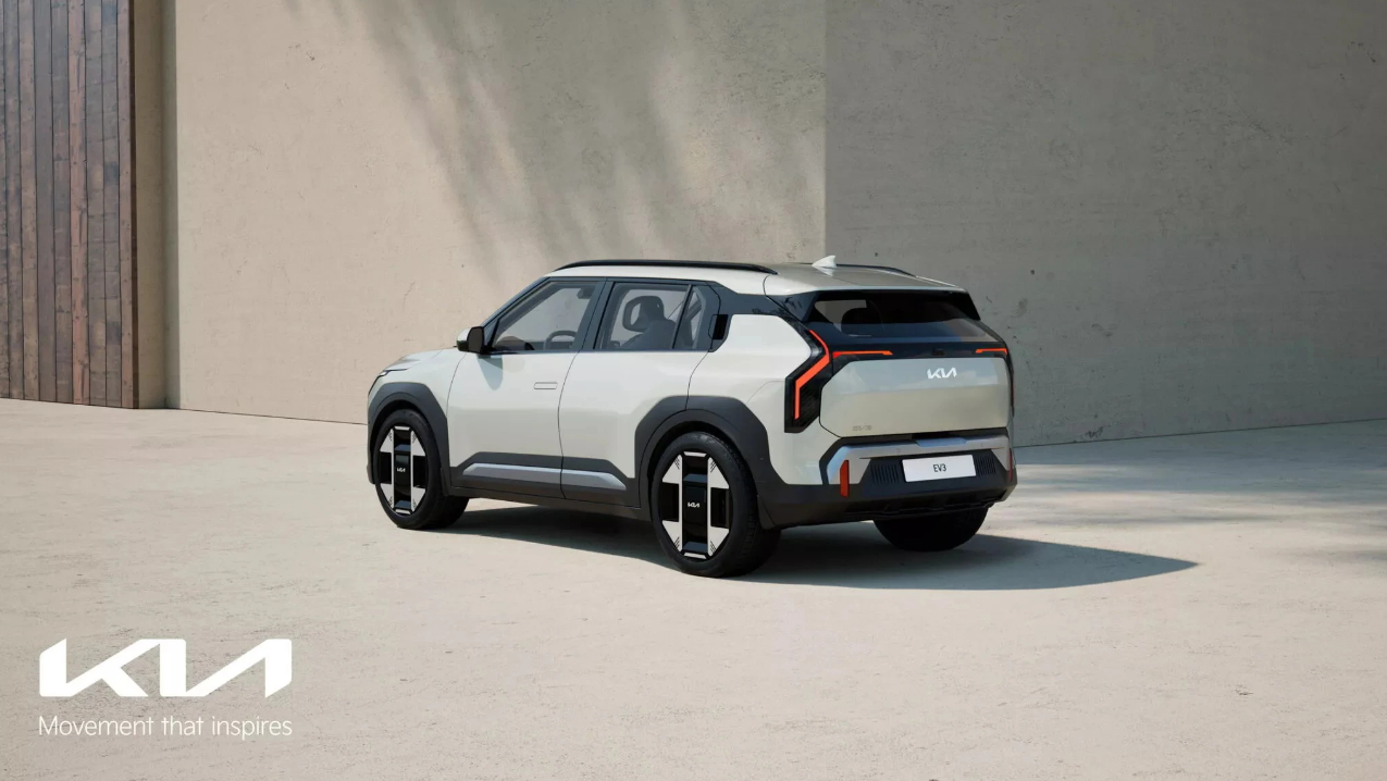 Mẫu SUV điện này có kích thước nhỏ hơn với chiều dài x rộng x cao lần lượt 4.300 x 1.850 x 1.560mm và chiều dài cơ sở 2.680mm. Mẫu SUV điện này có kích thước nhỏ hơn với chiều dài x rộng x cao lần lượt 4.300 x 1.850 x 1.560mm và chiều dài cơ sở 2.680mm.