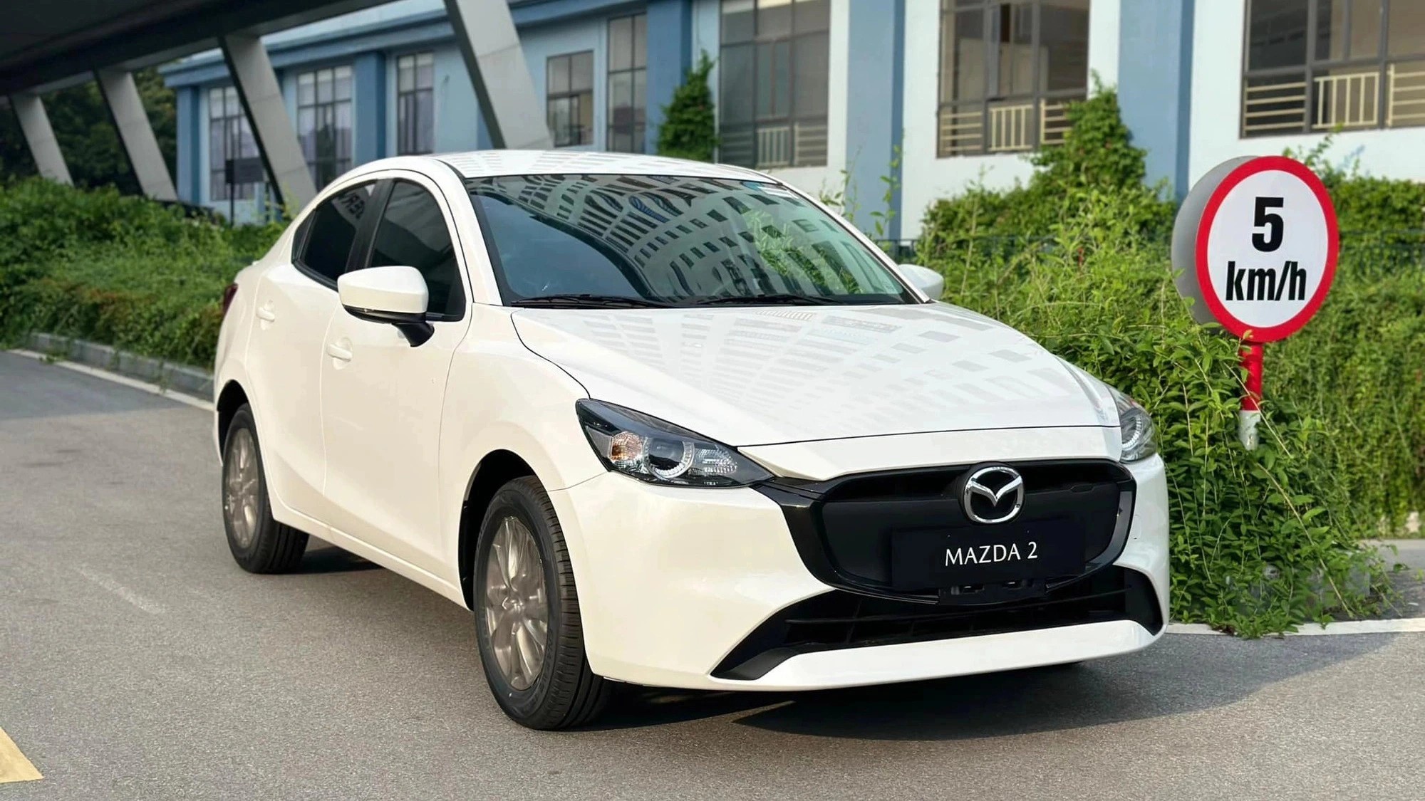 Mazda 2 và Mazda 2 Sport giảm giá phiên bản Premium cao cấp nhất.