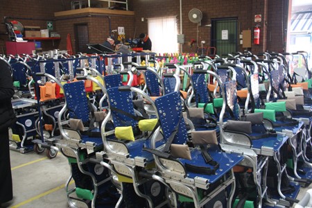 Wheelchairs For Kids (Úc) tài trợ 166 xe lăn cho trẻ em khuyết tật ở Đà Nẵng