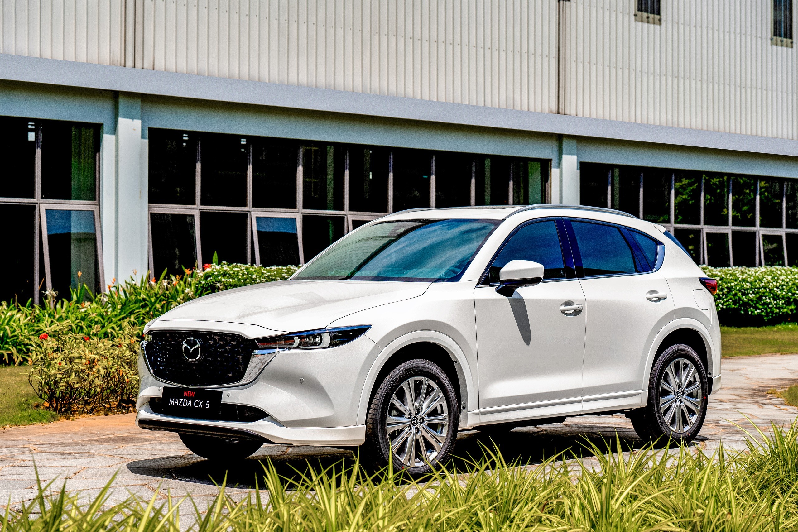 Mazda CX-5 duy trì vị trí ô tô bán chạy nhất phân khúc xe gầm cao hạng C.