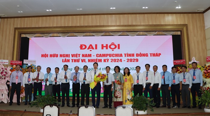 Ban Chấp hành khóa VI, nhiệm kỳ 2024-2029 Hội hữu nghị Việt Nam - Campuchia tỉnh Đồng Tháp ra mắt. (Ảnh: DUFO)