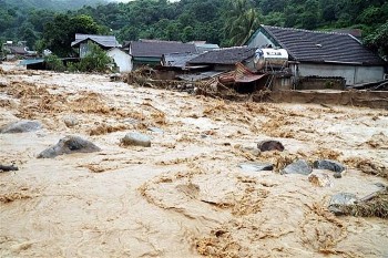 Thời tiết hôm nay (16/6): Đồng bằng Bắc Bộ oi nóng, khu vực miền núi cảnh báo lũ quyét