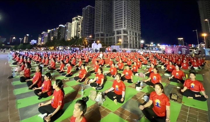 Hơn 1.500 người cùng tham gia màn đồng diễn Yoga quốc tế- Đà Nẵng 2024. (Ảnh: danang.gov.vn)