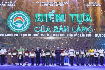 Tôn vinh 200 người có uy tín tiêu biểu khu vực biên giới, biển đảo