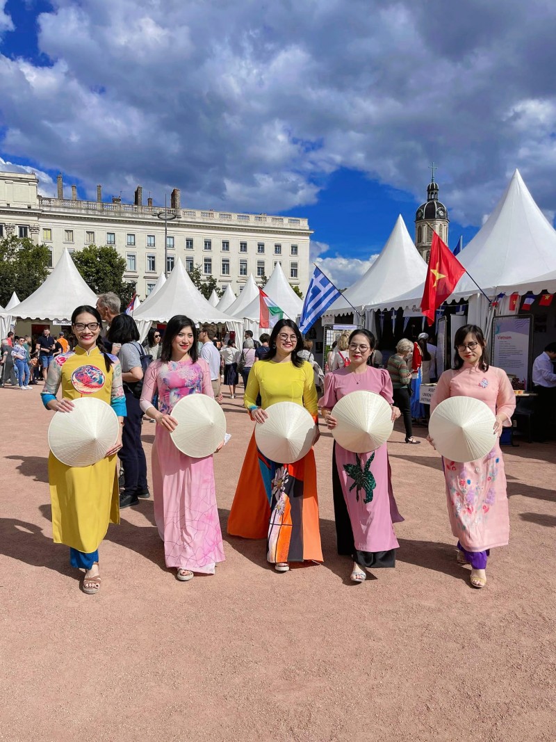 Văn hóa, du lịch Việt Nam gây ấn tượng tại Ngày hội Lãnh sự Lyon 2024