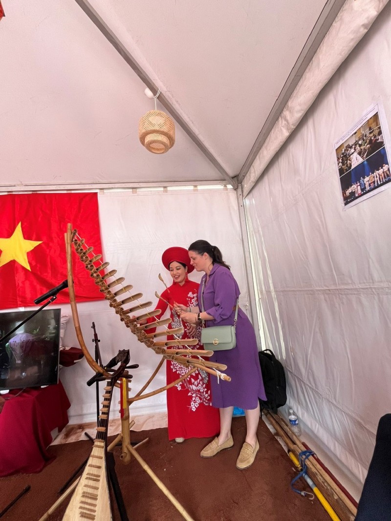 Văn hóa, du lịch Việt Nam gây ấn tượng tại Ngày hội Lãnh sự Lyon 2024