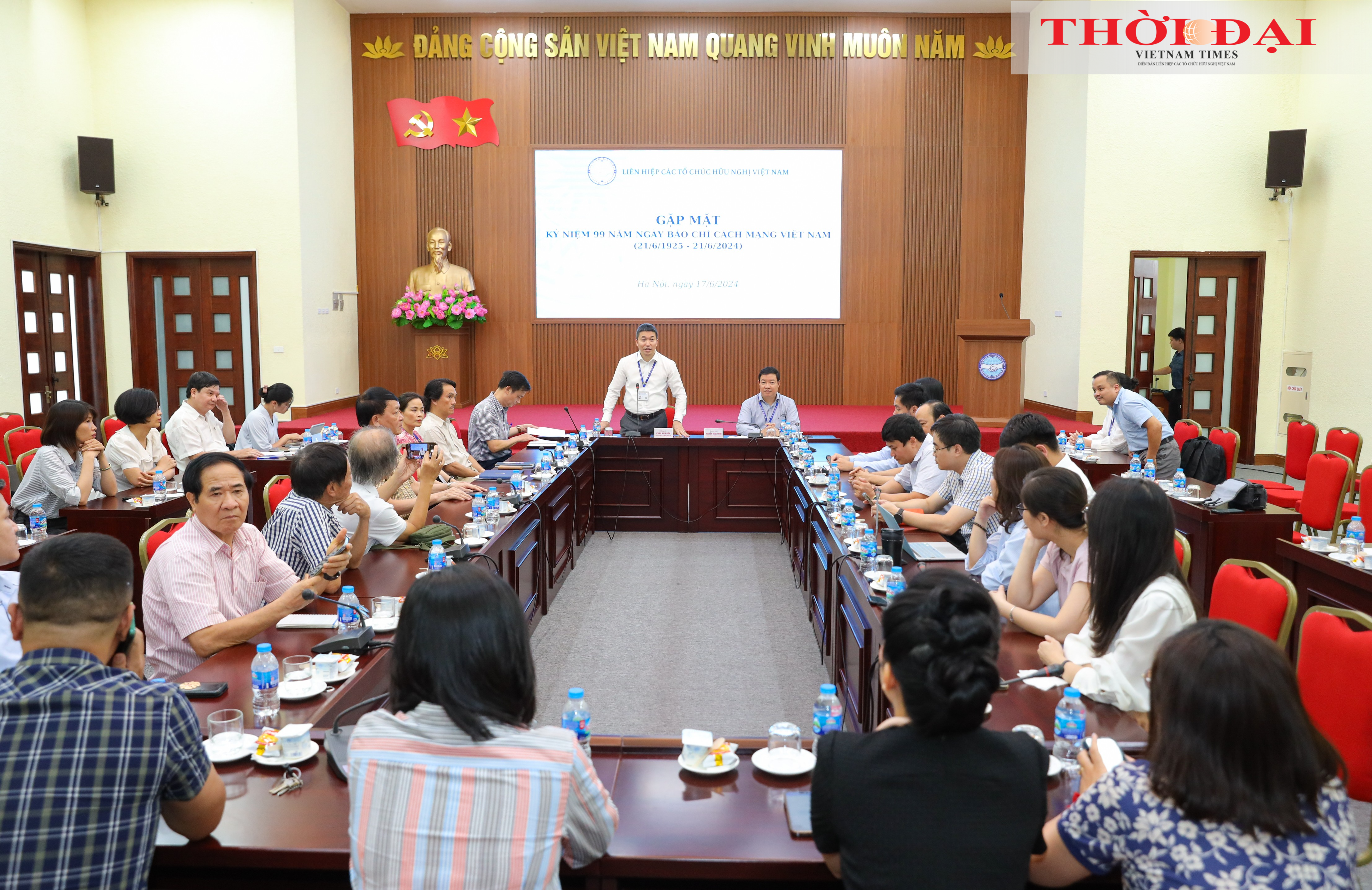 Liên hiệp các tổ chức hữu nghị Việt Nam gặp mặt các cơ quan báo chí nhân kỷ niệm 99 năm Ngày Báo chí Cách mạng Việt Nam. (Ảnh: Đinh Hòa) 