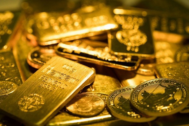 Giá vàng bật tăng trước dữ liệu kinh tế Mỹ