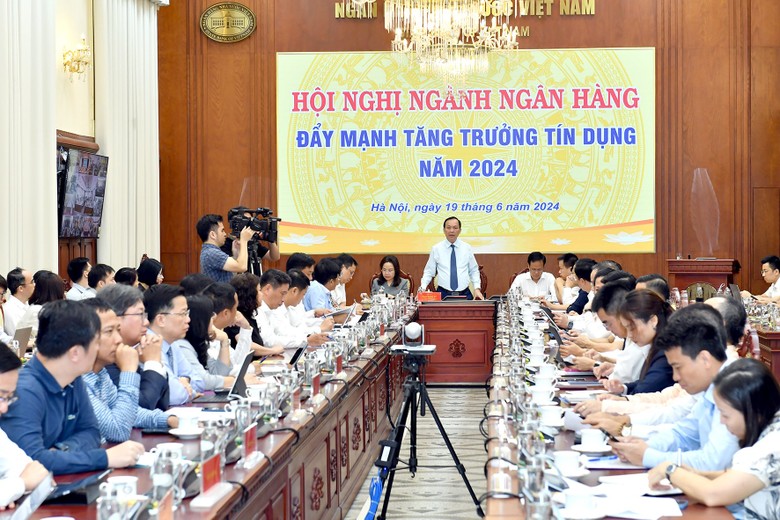 Hội nghị trực tuyến toàn ngành về giải pháp đẩy mạnh tăng trưởng tín dụng năm 2024 của NHNN.