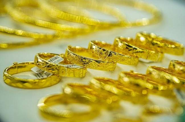Giá vàng nhẫn vượt 75 triệu đồng/lượng, áp sát giá vàng miếng