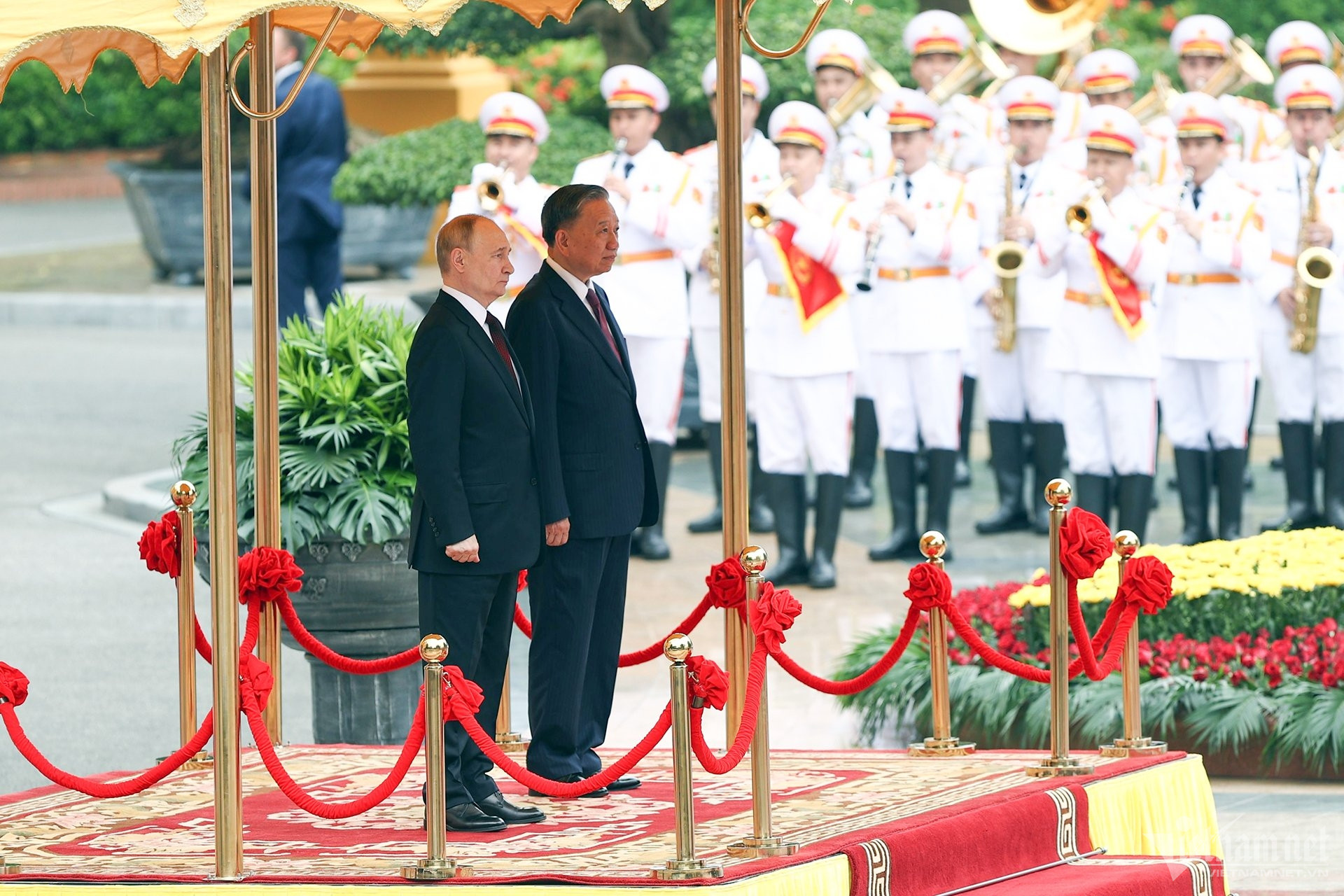 Lễ đón chính thức Tổng thống LB Nga Vladimir Putin thăm cấp Nhà nước tới Việt Nam- Ảnh 8.