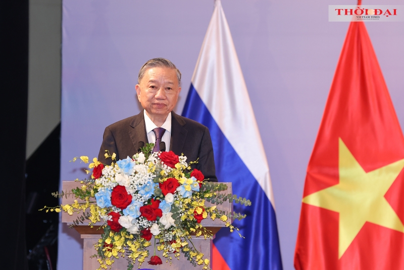 [Ảnh] Tổng thống Nga Vladimir Putin và Chủ tịch nước Tô Lâm gặp gỡ cựu sinh viên Việt Nam tại Nga