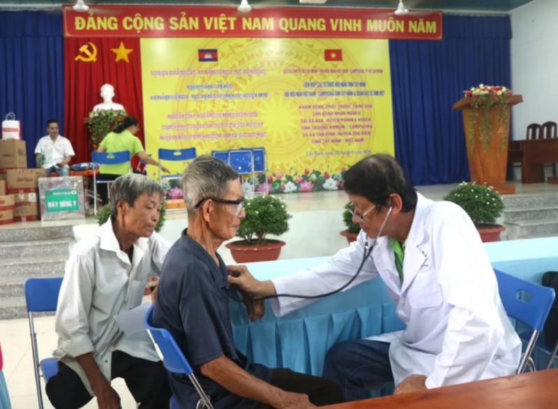 Tình cảm đặc biệt của người dân biên giới Việt Nam - Campuchia