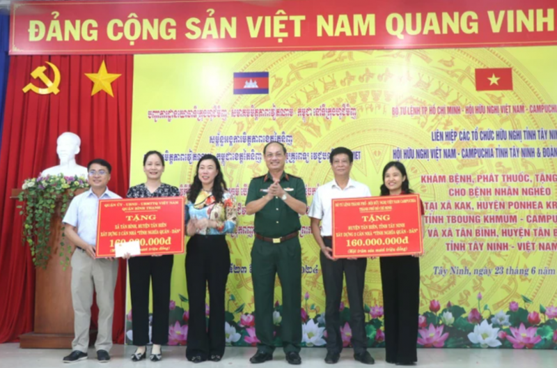 Tình cảm đặc biệt của người dân biên giới Việt Nam - Campuchia