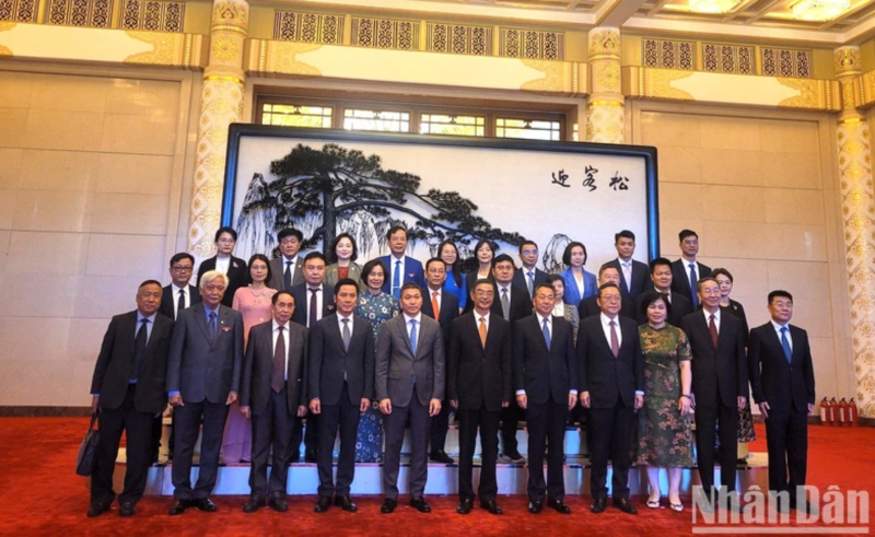 Phó Chủ tịch Chính hiệp Trung Quốc tiếp đại biểu dự Diễn đàn nhân dân Việt-Trung lần thứ 12
