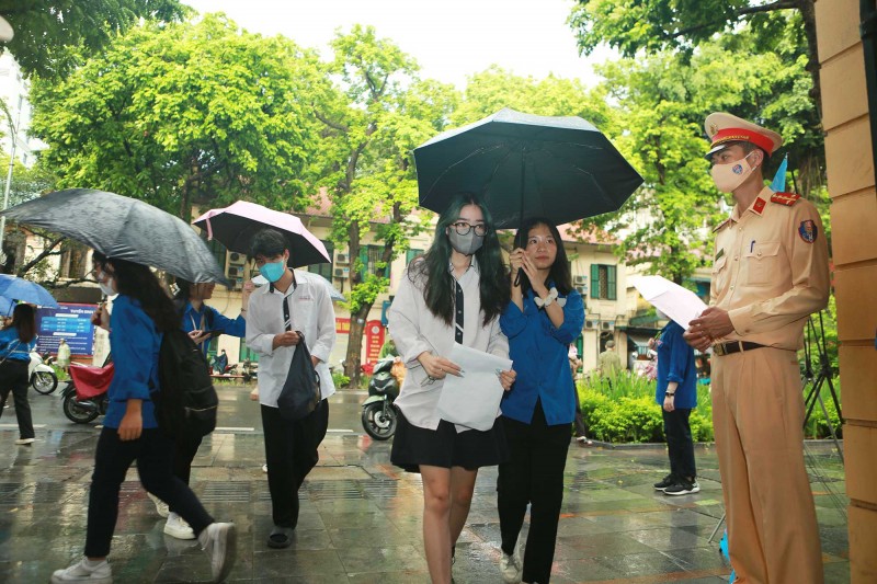 Nhiều khu vực trên cả nước có mưa trong ngày hôm nay (27/6), ngày đầu tiên của kỳ thi tốt nghiệp THPT Quốc gia 2024.
