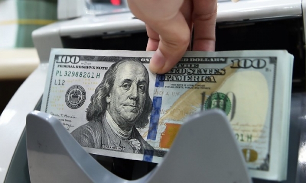 Giá USD tự do vọt tăng, thiết lập đỉnh mới
