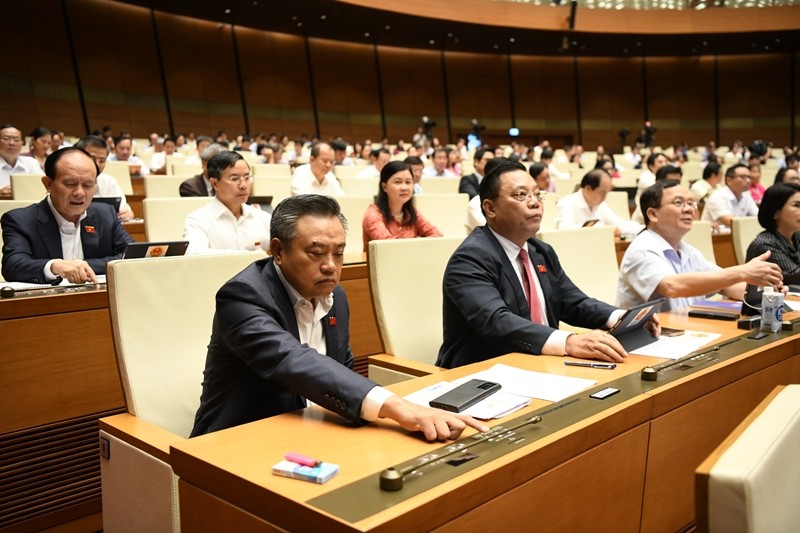 Các đại biểu Quốc hội bấm nút biểu quyết thông qua Dự thảo Luật Thủ đô (sửa đổi). 