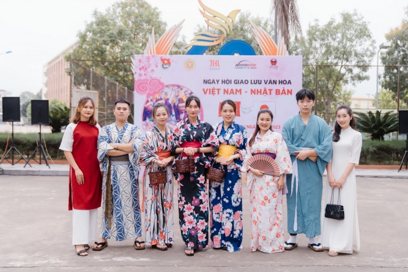 Giáo viên, sinh viên Trường Cao đẳng Y tế Thanh Hóa tham gia ngày hội giao lưu văn hóa Việt Nam - Nhật Bản.