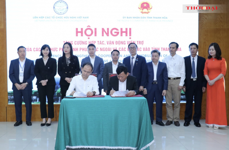 Lễ ký kết biên bản ghi nhớ giữa đại diện lãnh đạo tỉnh Thanh Hóa và đại diện một trong 6 tổ chức PCNN nước ngoài (Ảnh: Thu Hà).