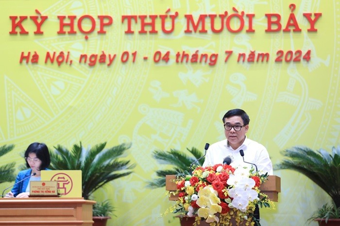 Giám đốc Sở Văn hóa và Thể thao Đỗ Đình Hồng trình bày Tờ trình.