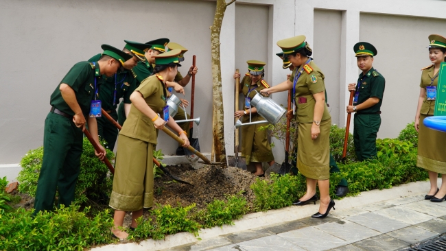 Sôi nổi các hoạt động giao lưu giữa sĩ quan trẻ hai nước Việt - Lào