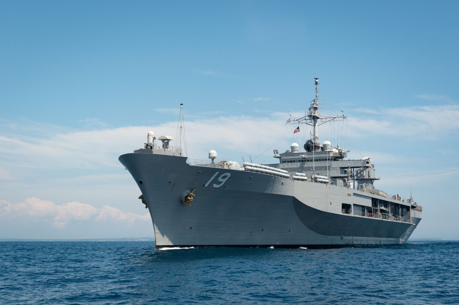 Tàu USS Blue Ridge của Hải quân Hoa Kỳ cập cảng quốc tế Cam Ranh.
