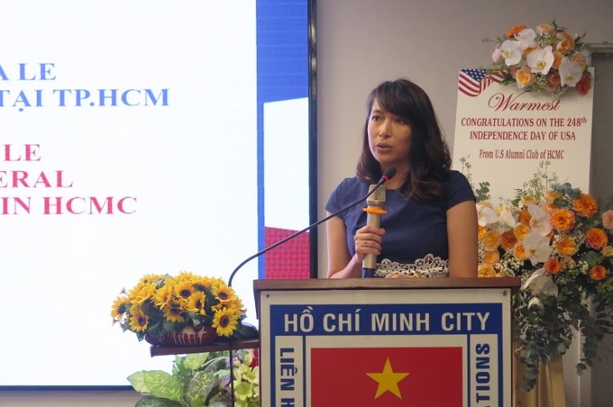 Quyền Phó Tổng Lãnh sự Hoa Kỳ tại TPHCM Christina Le phát biểu tại buổi họp mặt. 