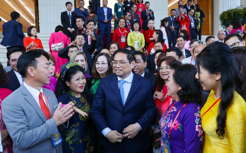 Thủ tướng Phạm Minh Chính gặp mặt các kiều bào tiêu biểu tham dự Chương trình Xuân Quê hương 2023