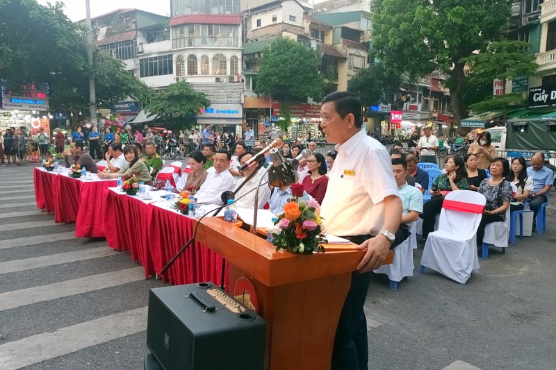 Đúng 18h, lãnh đạo Công ty CP Đồng Xuân phát lệnh bắt đầu cuộc diễn tập.