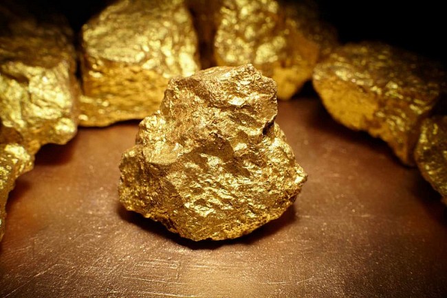 Giá vàng tăng "phi mã", phá vỡ mốc 2.400 USD/ounce