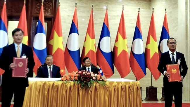 Việt Nam - Lào hợp tác đào tạo nguồn nhân lực pháp luật