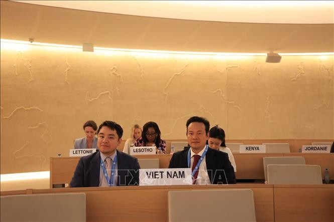 Đại sứ Mai Phan Dũng phát biểu thay mặt Nhóm nòng cốt trong khuôn khổ Khóa họp 56 của Hội đồng Nhân quyền Liên hợp quốc tại Geneva.