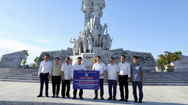 Liên hiệp các tổ chức hữu nghị Việt Nam tri ân thương binh, gia đình liệt sỹ tại Quảng Bình và Nghệ An