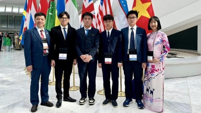 Ba học sinh Việt Nam giành huy chương vàng tại Olympic Sinh học quốc tế 2024
