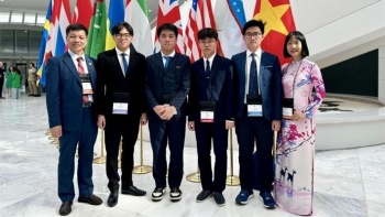 Ba học sinh Việt Nam giành huy chương vàng tại Olympic Sinh học quốc tế 2024